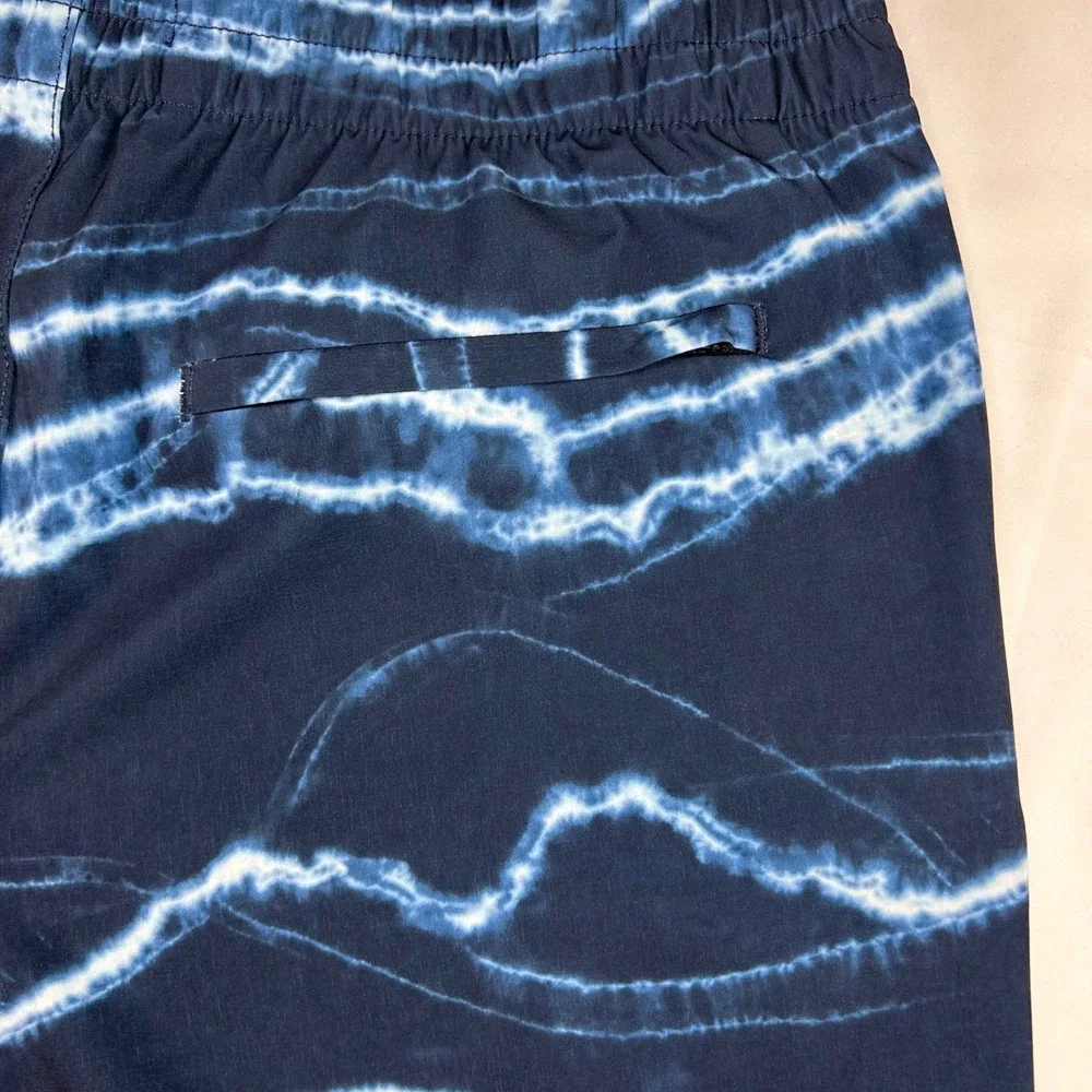 Banana Republic Mens Hybrid Shorts Blue Tie Dye Wave Elastic Waist Size M 664832